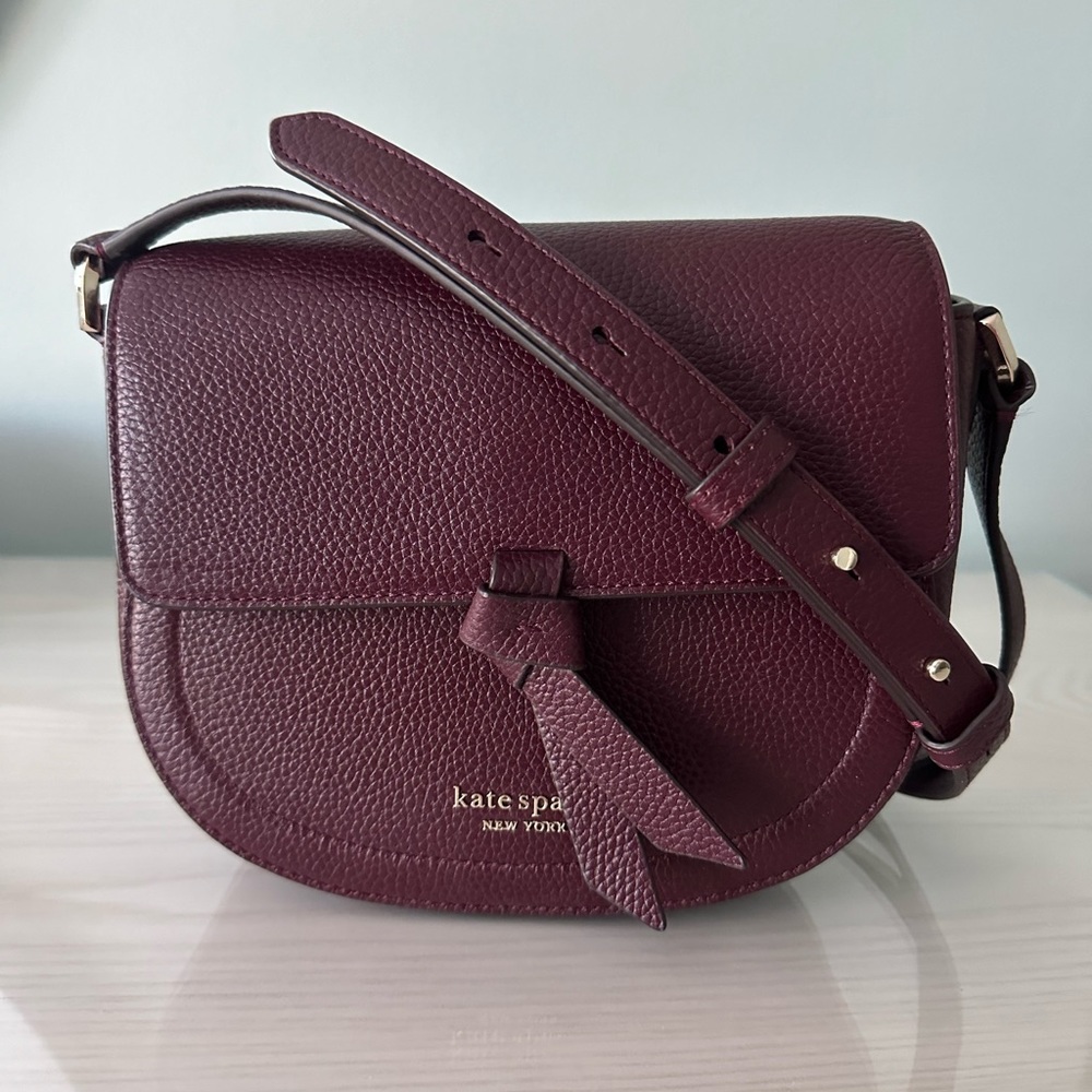 Kate Spade small handbag. Like new. Leather with zipper pocket on the interior.